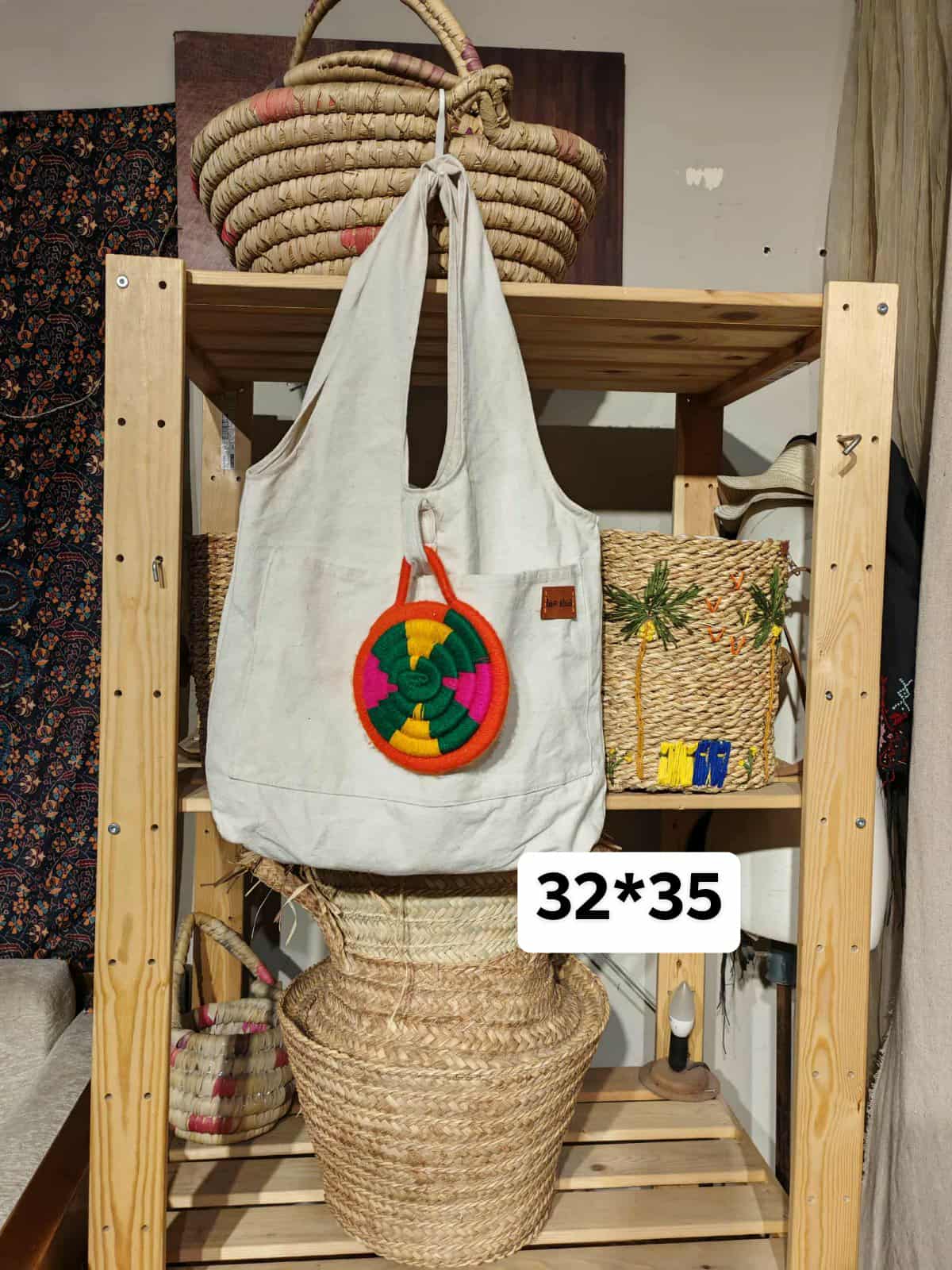 شنطة كتف مع اكسسوار نوبي - Image 2