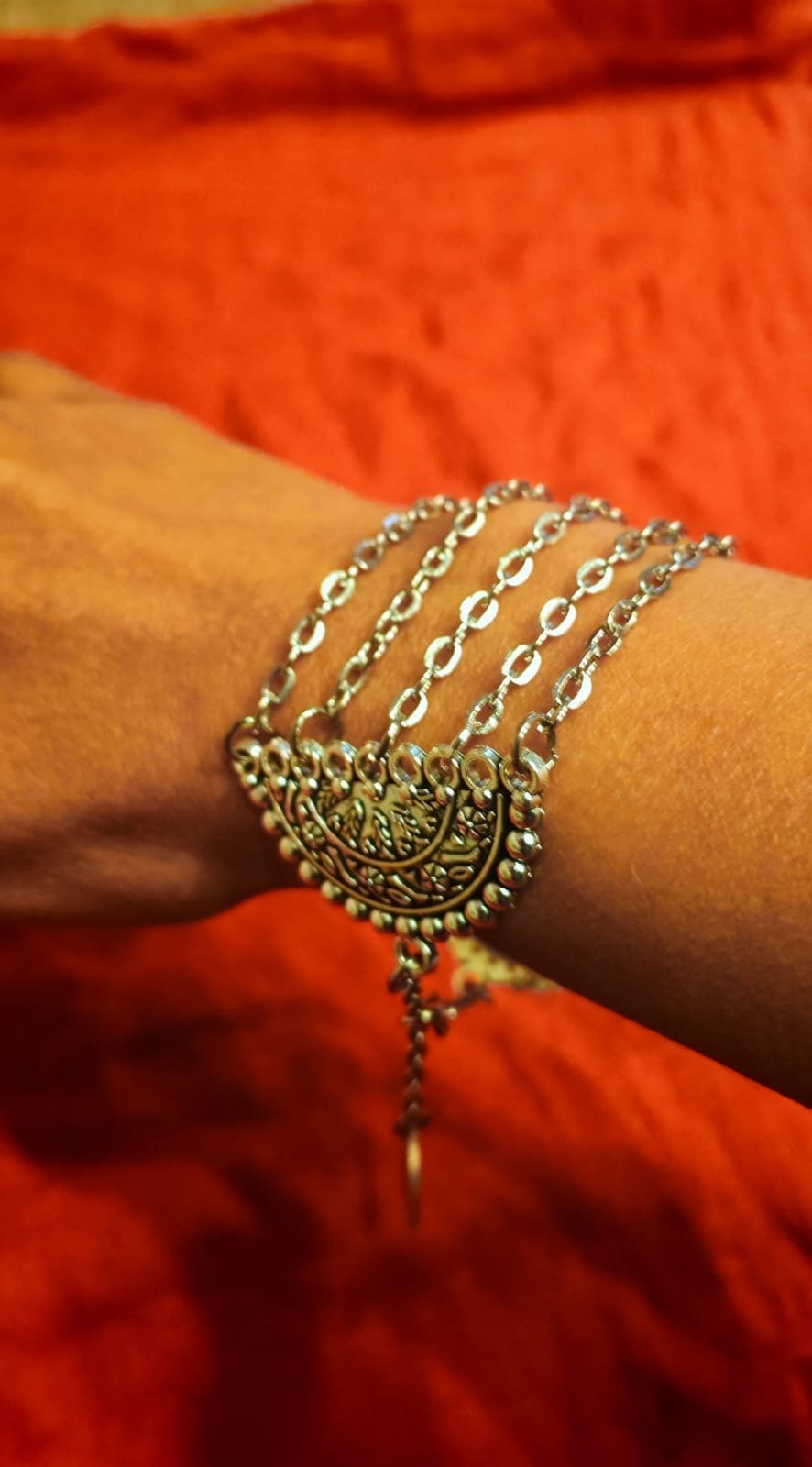 Silver color Arabian style bracelet - Image 1
