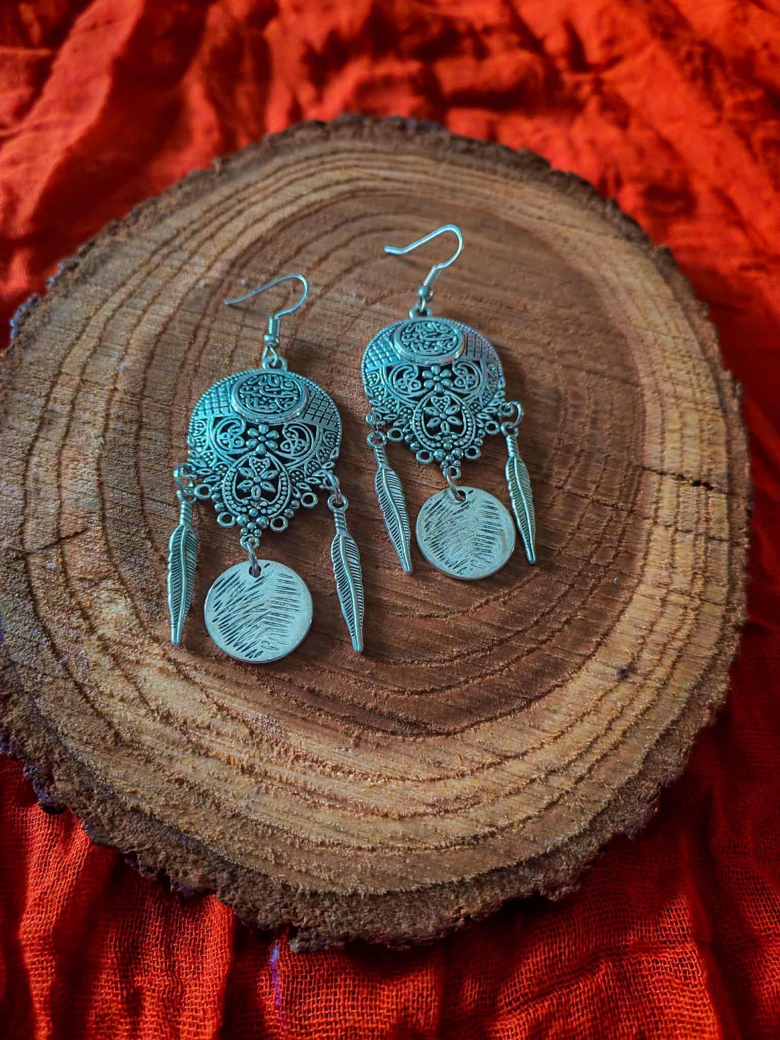 Silver color earrings with feathers - Image 1