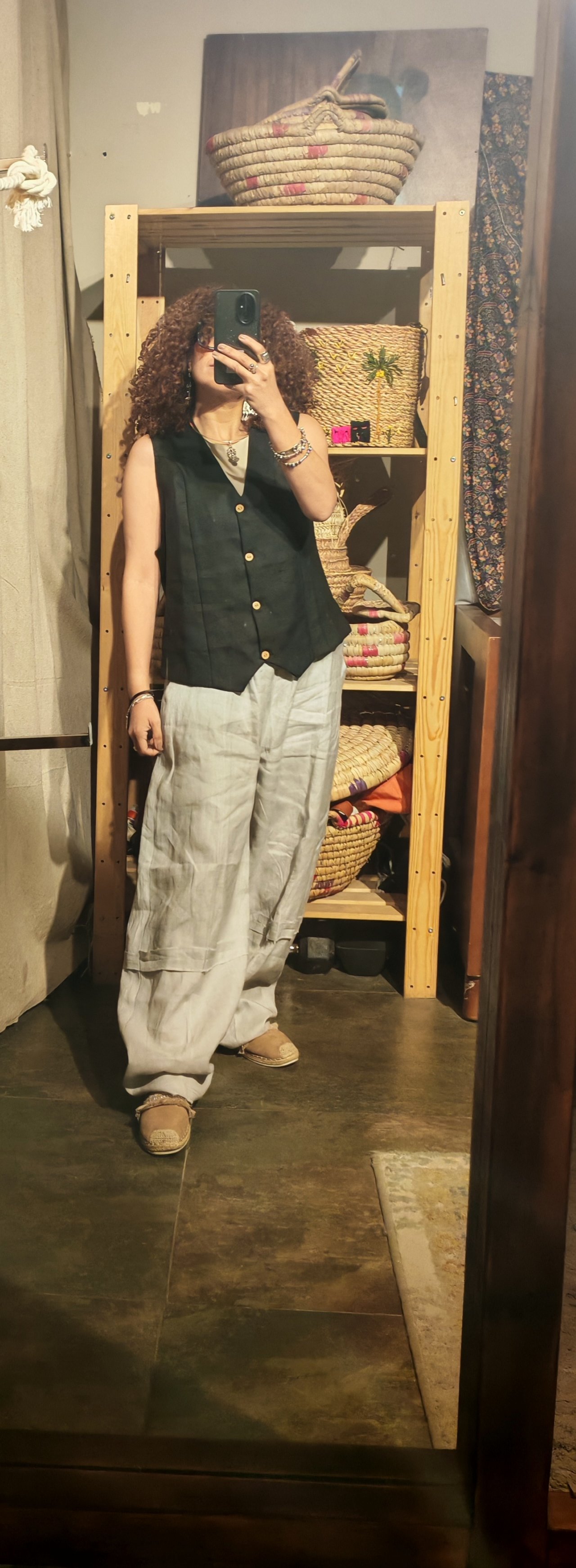 Linen sleeveless vest - Image 10