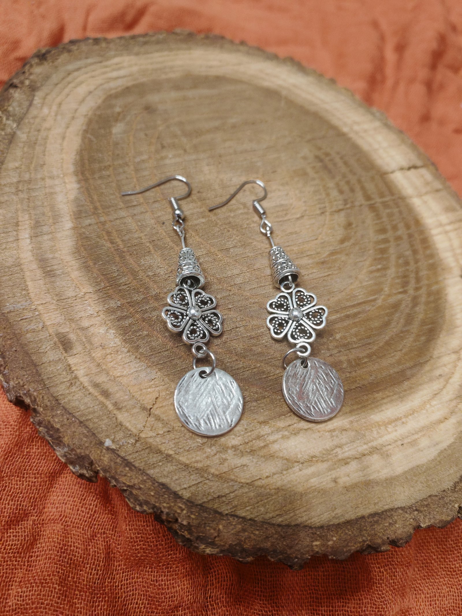 The funnel flower earrings - Image 3