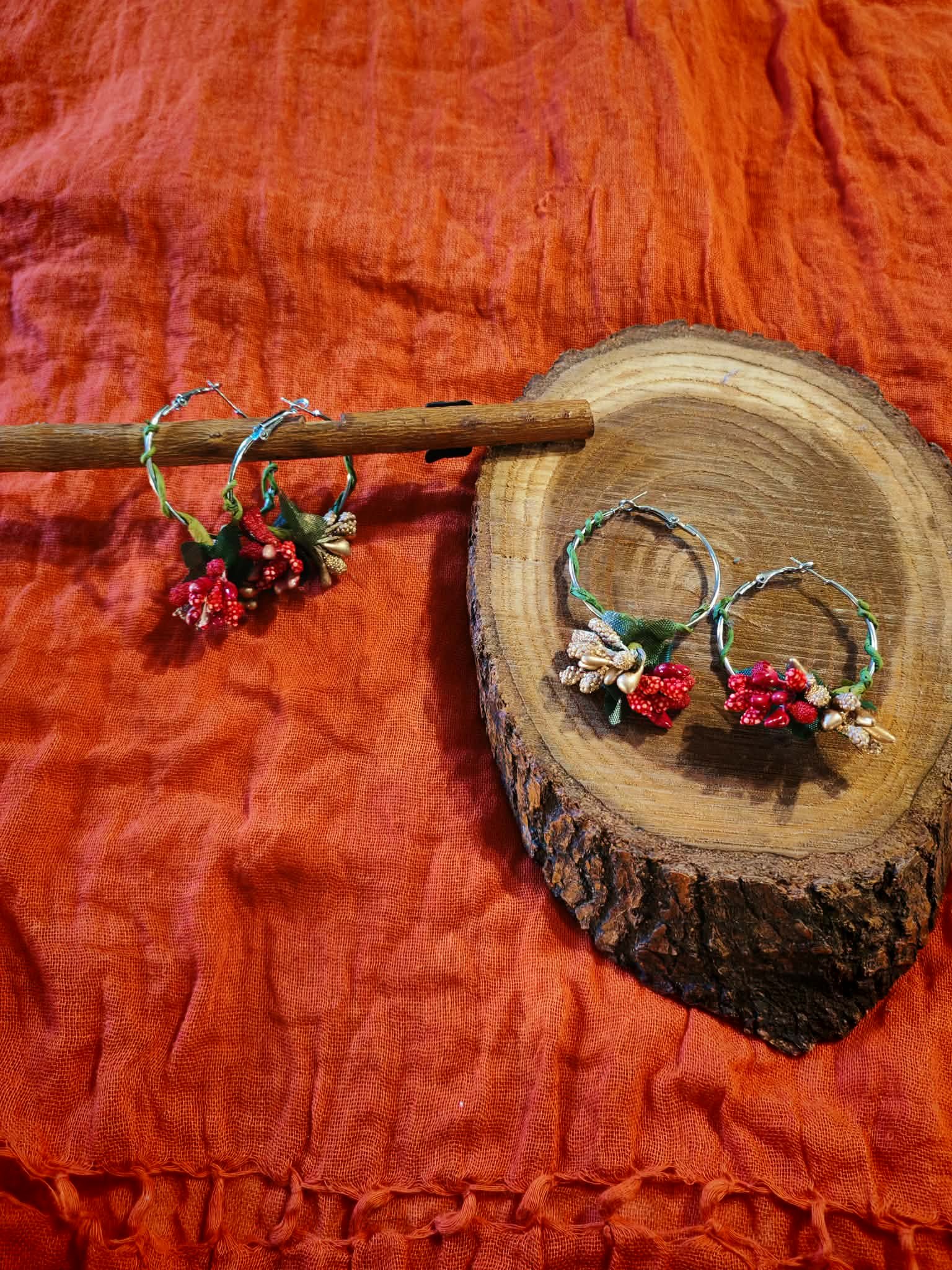 Christmas Red and gold berries earrings - Image 3