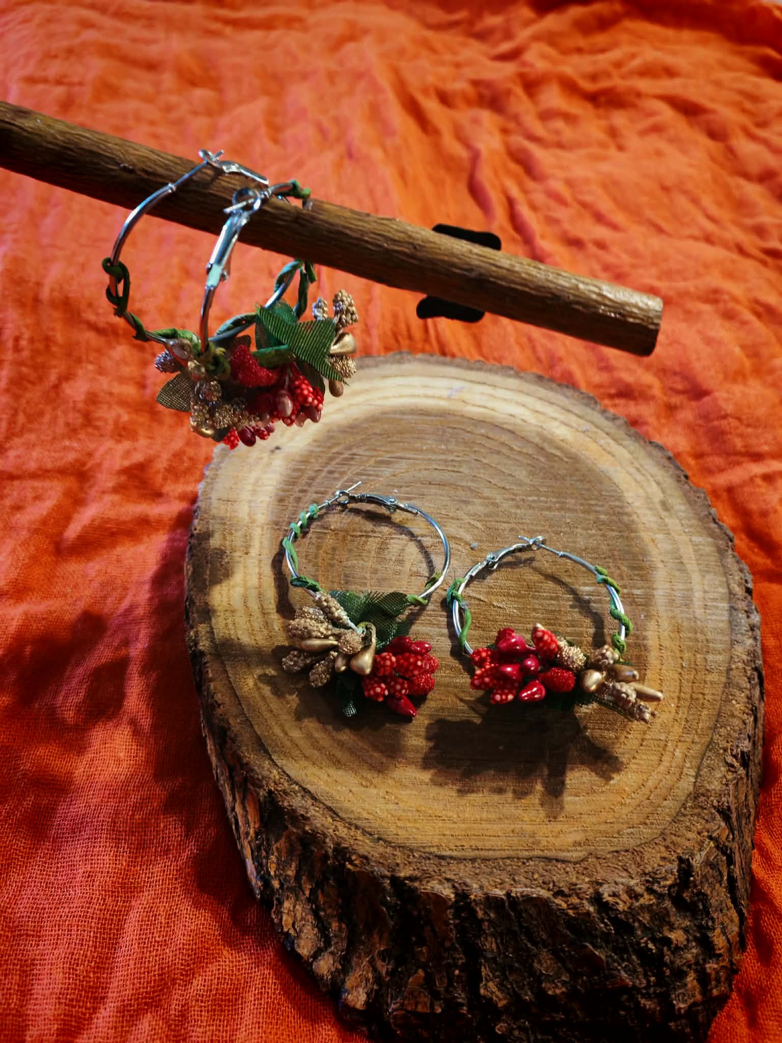 Christmas Red and gold berries earrings - Image 4