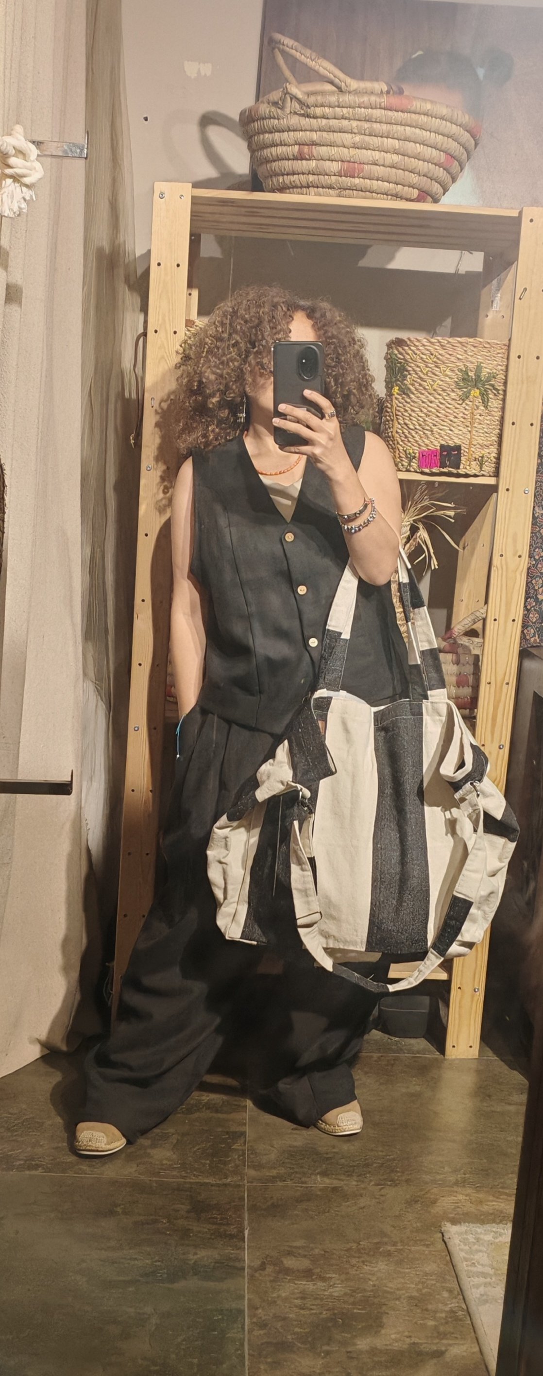 Black linen balloon shape pants. - Image 4