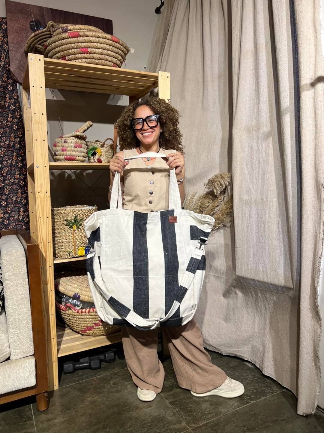 ark shape extra large bag شنطة رضا - Image 1
