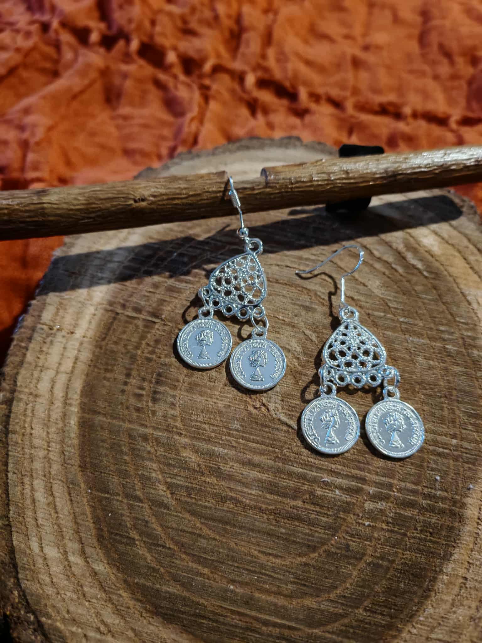 Silver color earrings with 2 coins - Image 3