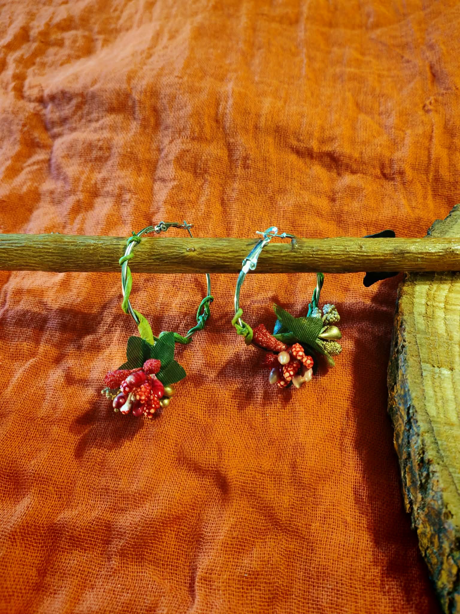 Christmas Red and gold berries earrings - Image 5