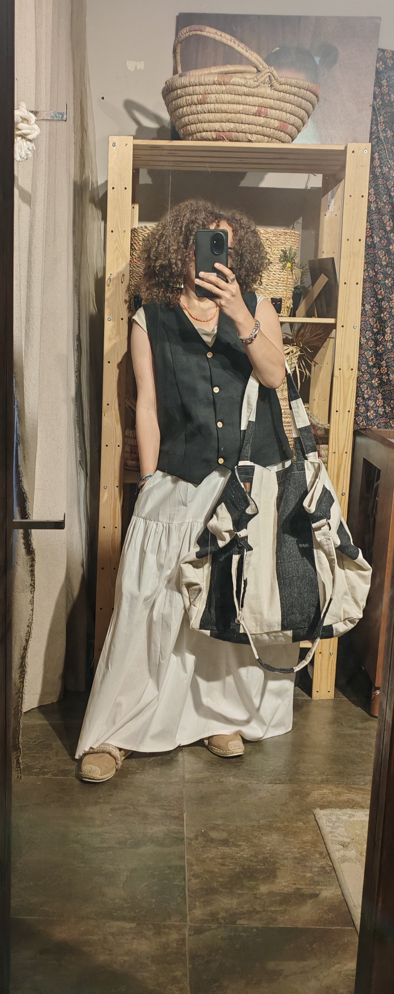 Linen sleeveless vest - Image 15