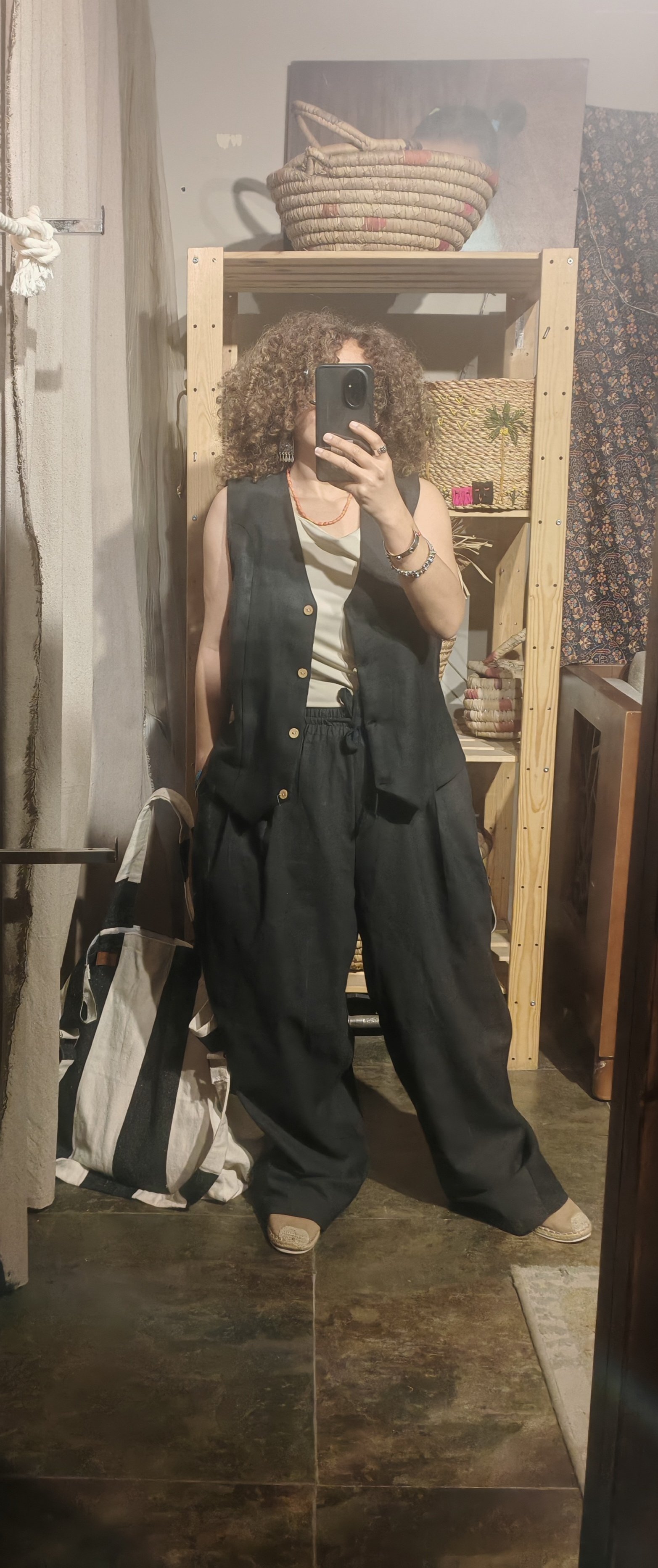 Black linen balloon shape pants. - Image 1