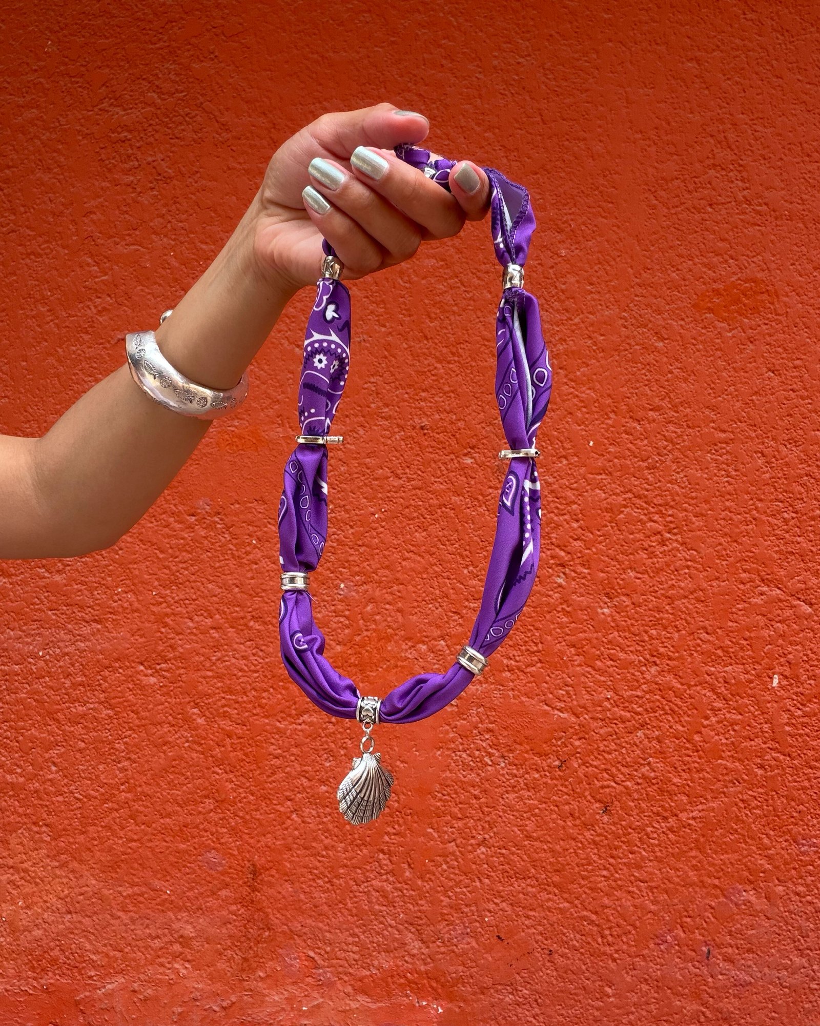 Seashell in Purple - صورة 1