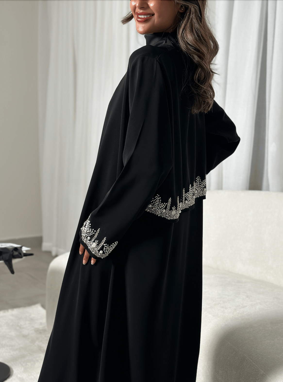 302# عباية تطريز من الخلف والاكمام - صورة 3