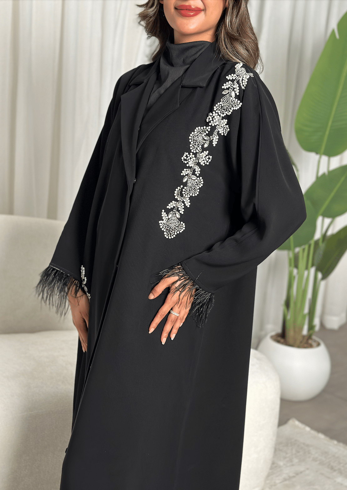 304# عباية تطريز بريش  - صورة 3