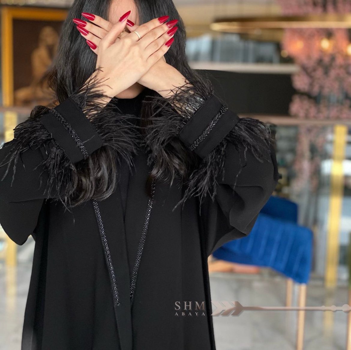 عباية مع الريش الاسود - صورة 3