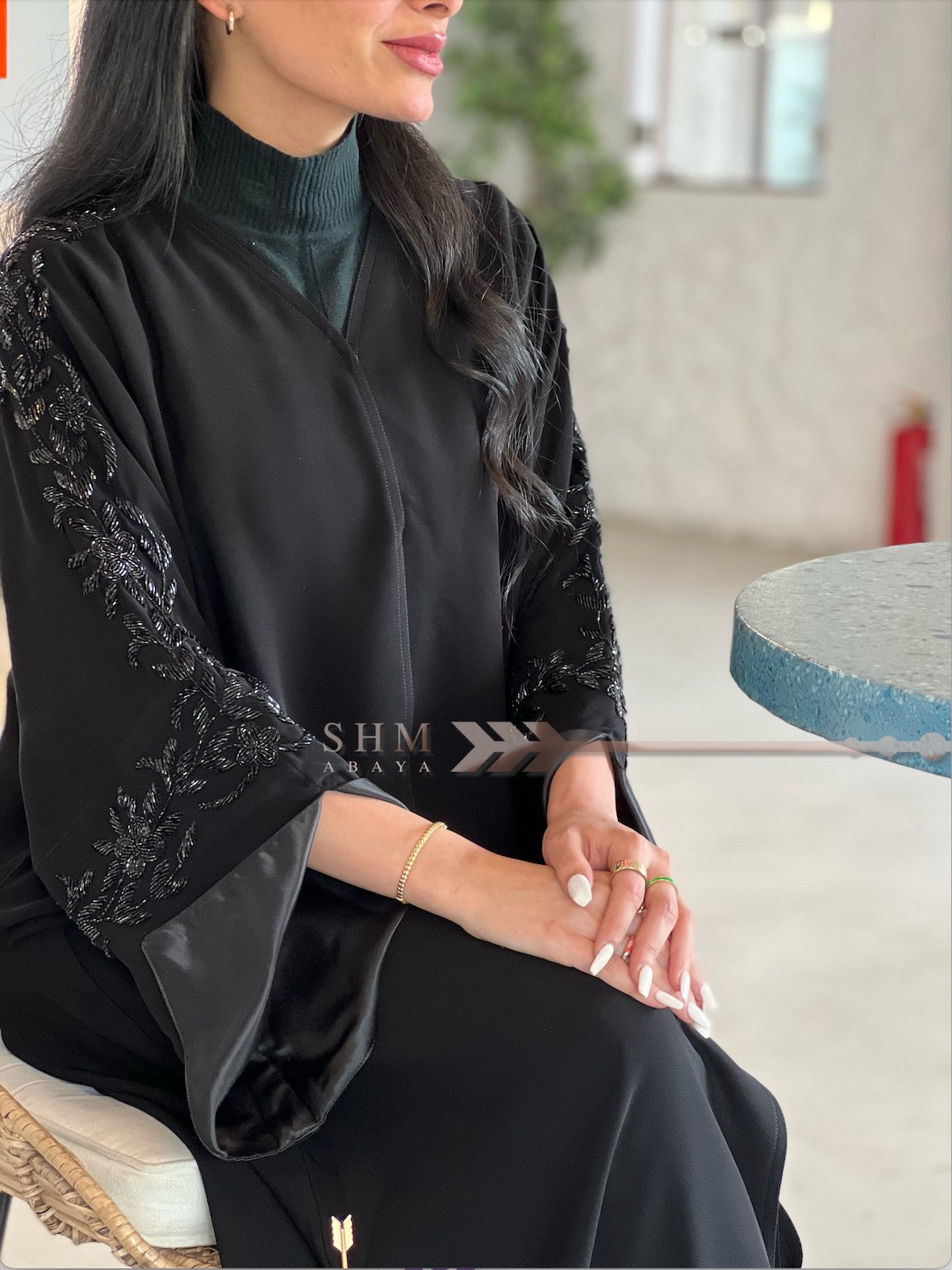 عباية بتطريز على الأكمام - صورة 2