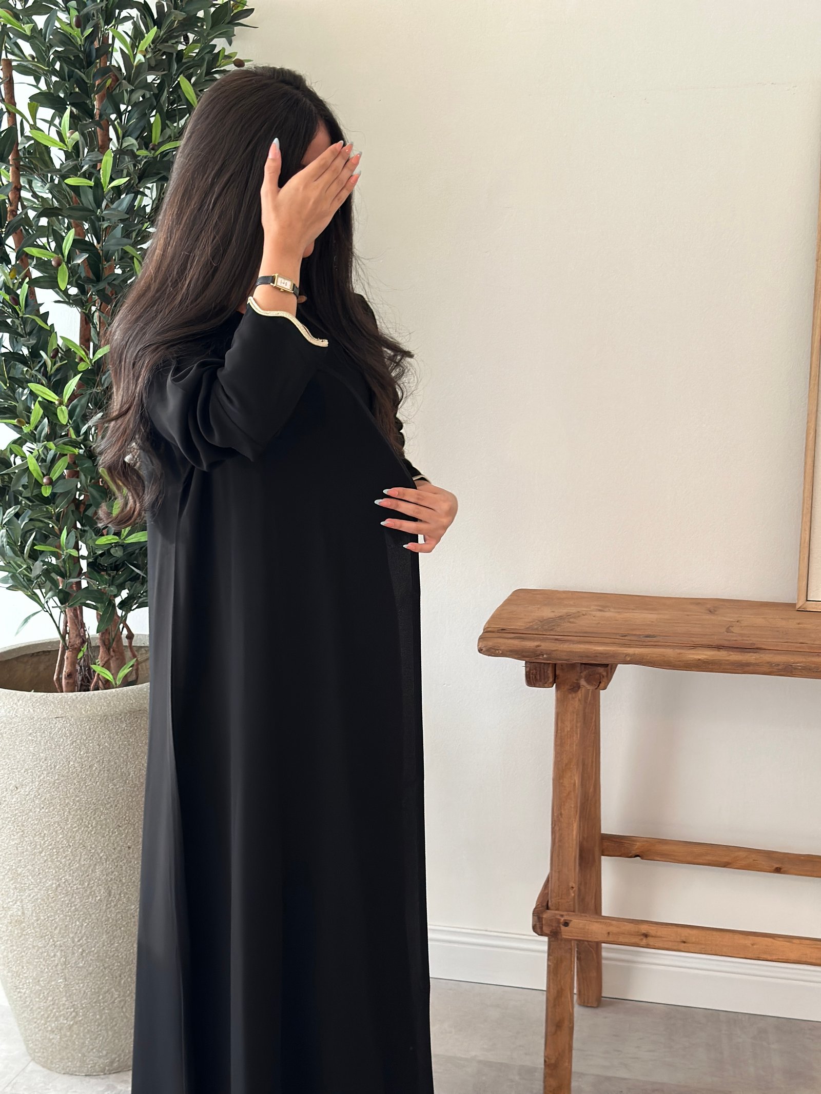 603# عباية اسود بقيطان ذهبي - صورة 3