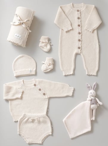 Cream Scalloped Set | طقم كريمي بأطراف صدفي - صورة 1