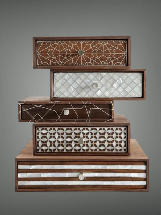 Mother-of-Pearl Inlay Drawer - صورة 1