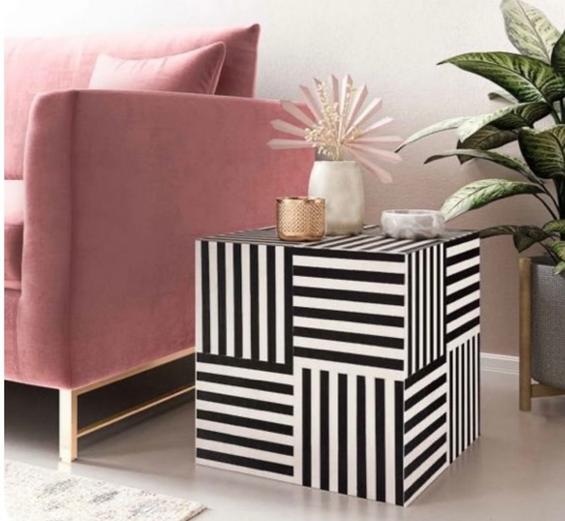 SIDE TABLE - صورة 1