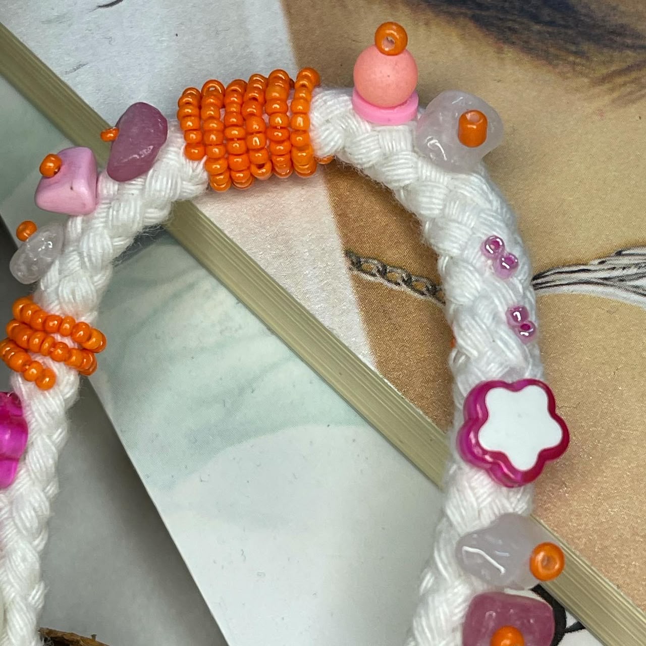 تعليقة جوّال أو ميدالية مفاتيح باللون ورنج ووردي 🧡💗 - صورة 2