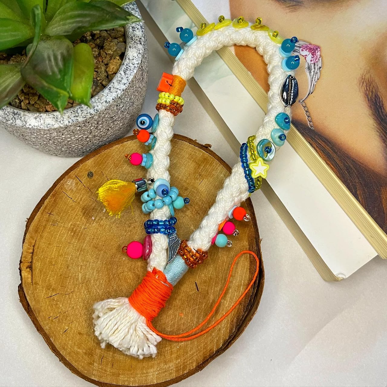 تعليقة جوّال أو ميدالية مفاتيح الوان صيفيه 💜💚💛❤️💙🧡 - صورة 1