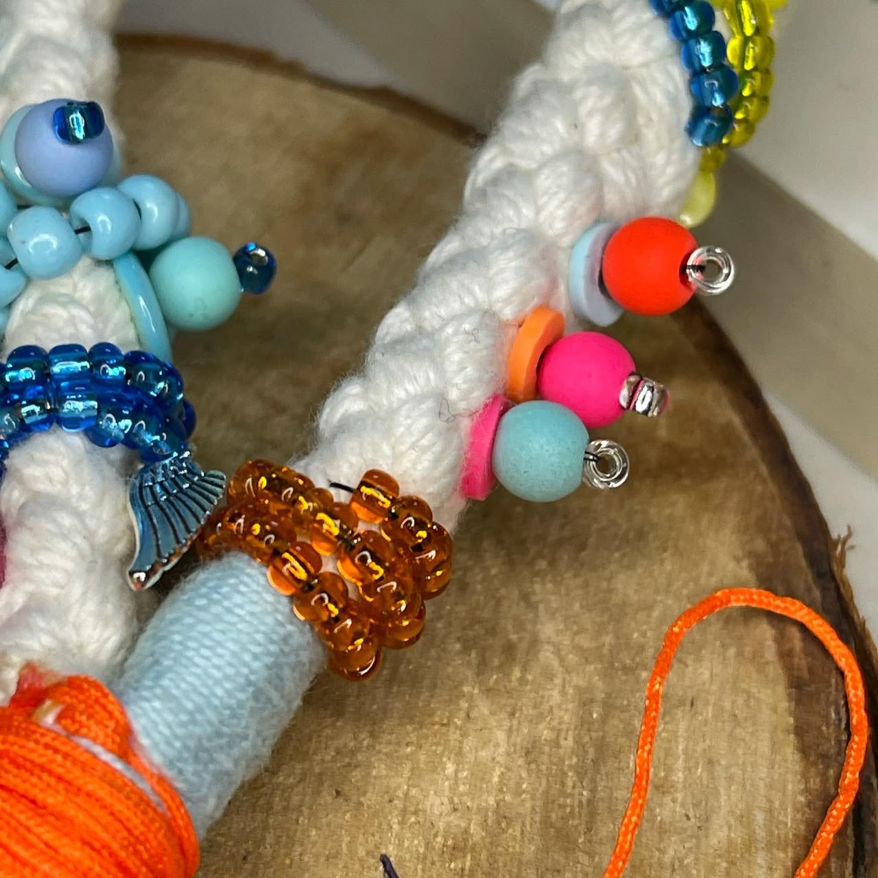 تعليقة جوّال أو ميدالية مفاتيح الوان صيفيه 💜💚💛❤️💙🧡 - صورة 4