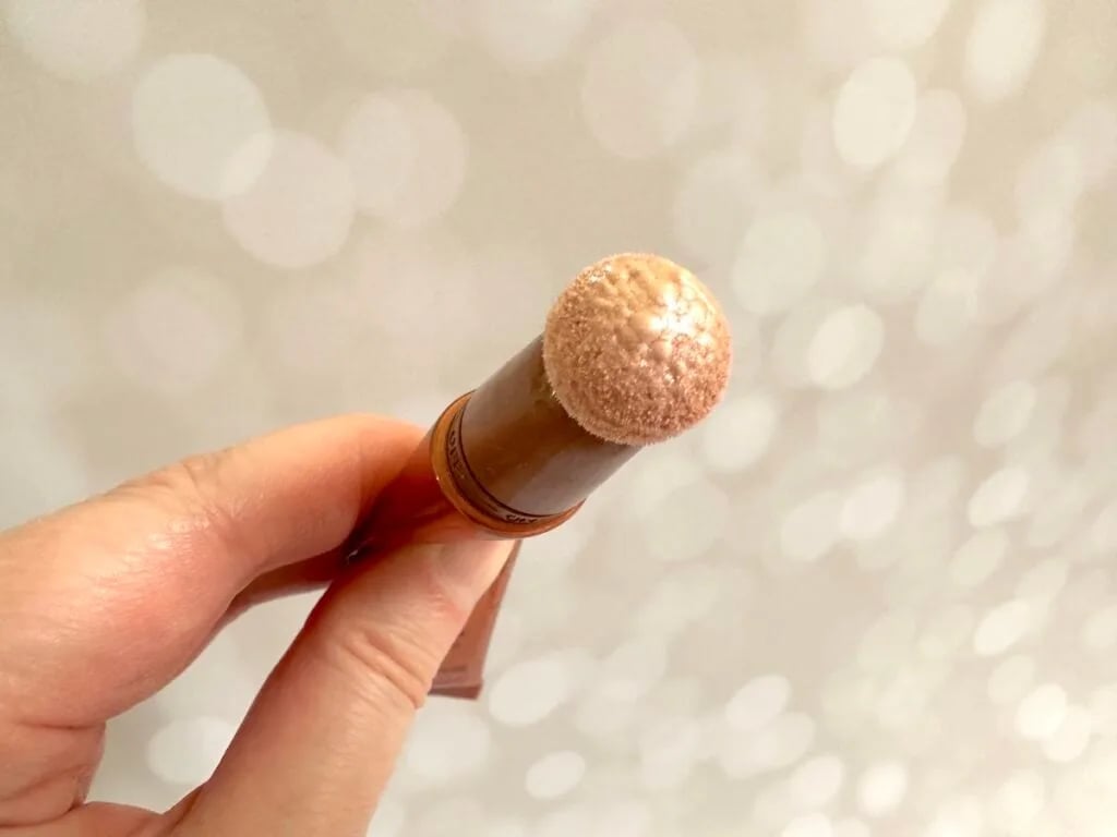 Charlotte Tilbury Highlighter Wand shade in spotlight - Image 5