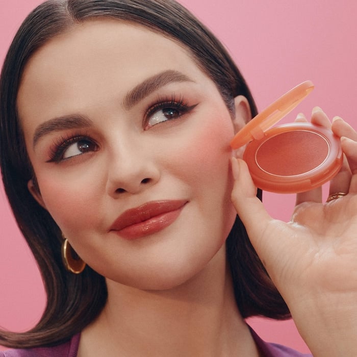 Rare Beauty by Selena Gomez  Soft Pinch Cheek & Lip Trio Makeup Gift Set - صورة 11