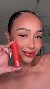 MAKEUP BY MARIO  MoistureGlow™ Plumping Lip Serum - Image 6
