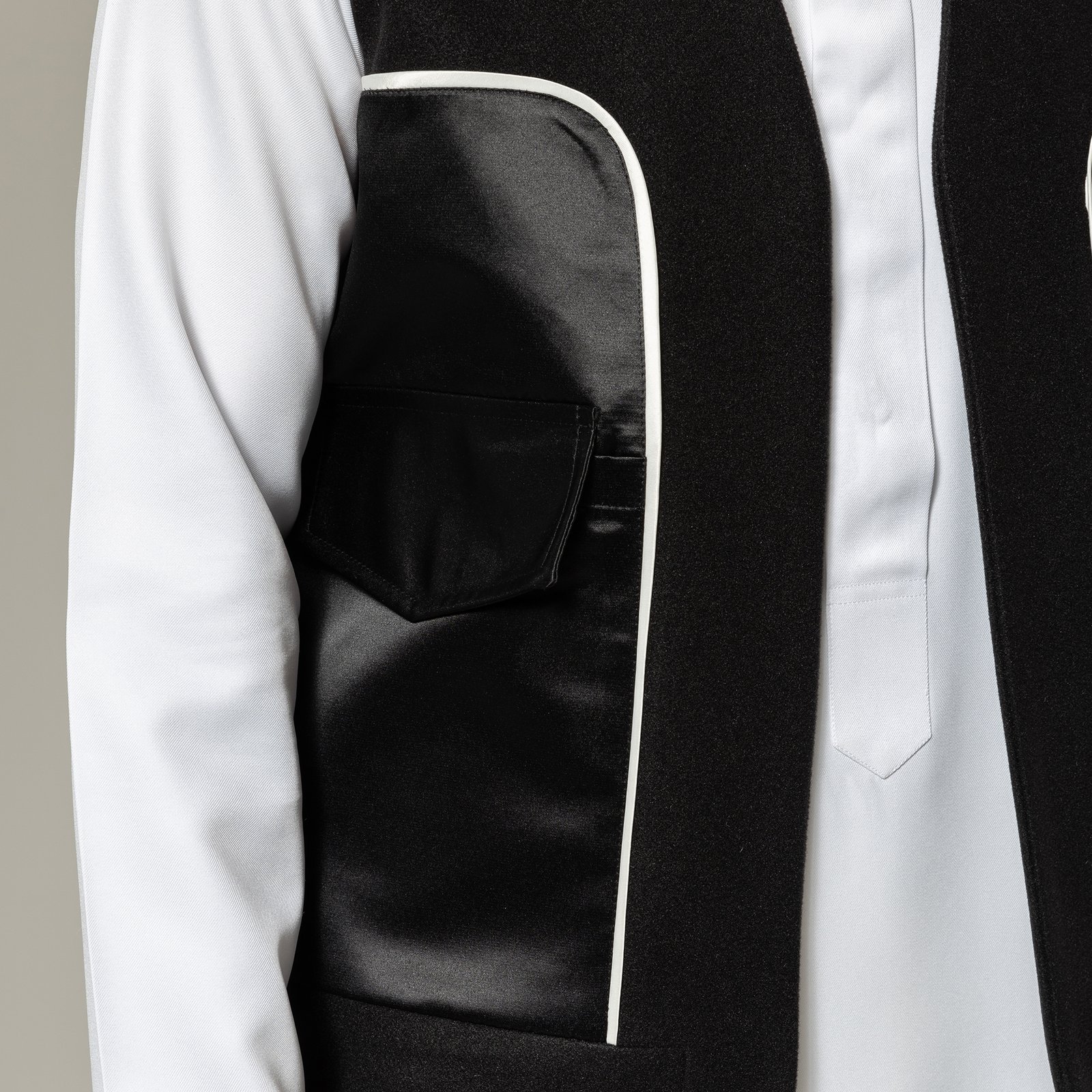 V-Line Black Vest - Image 2