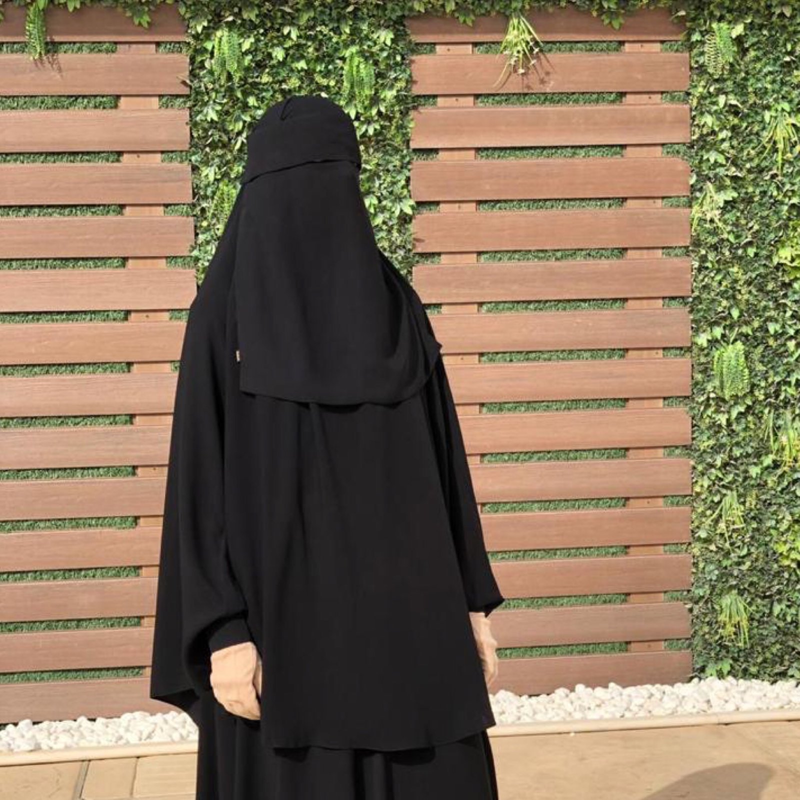 خمار فقط أسود - صورة 1