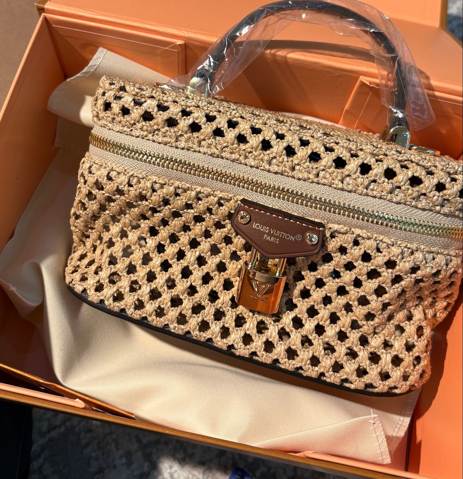 حقيبه صيفيه من LV - صورة 1
