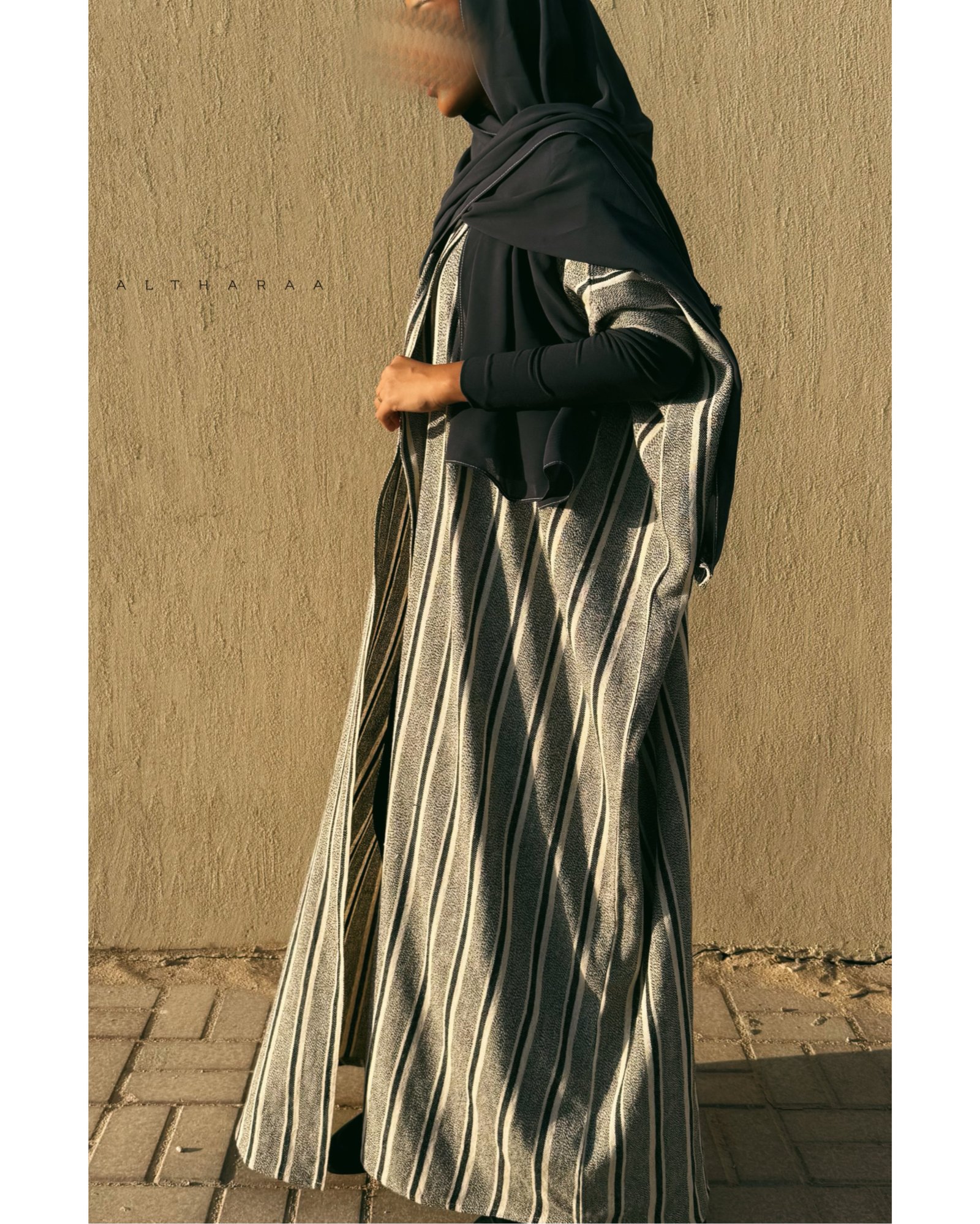 Stripped Grey Sadu Abaya - Image 5