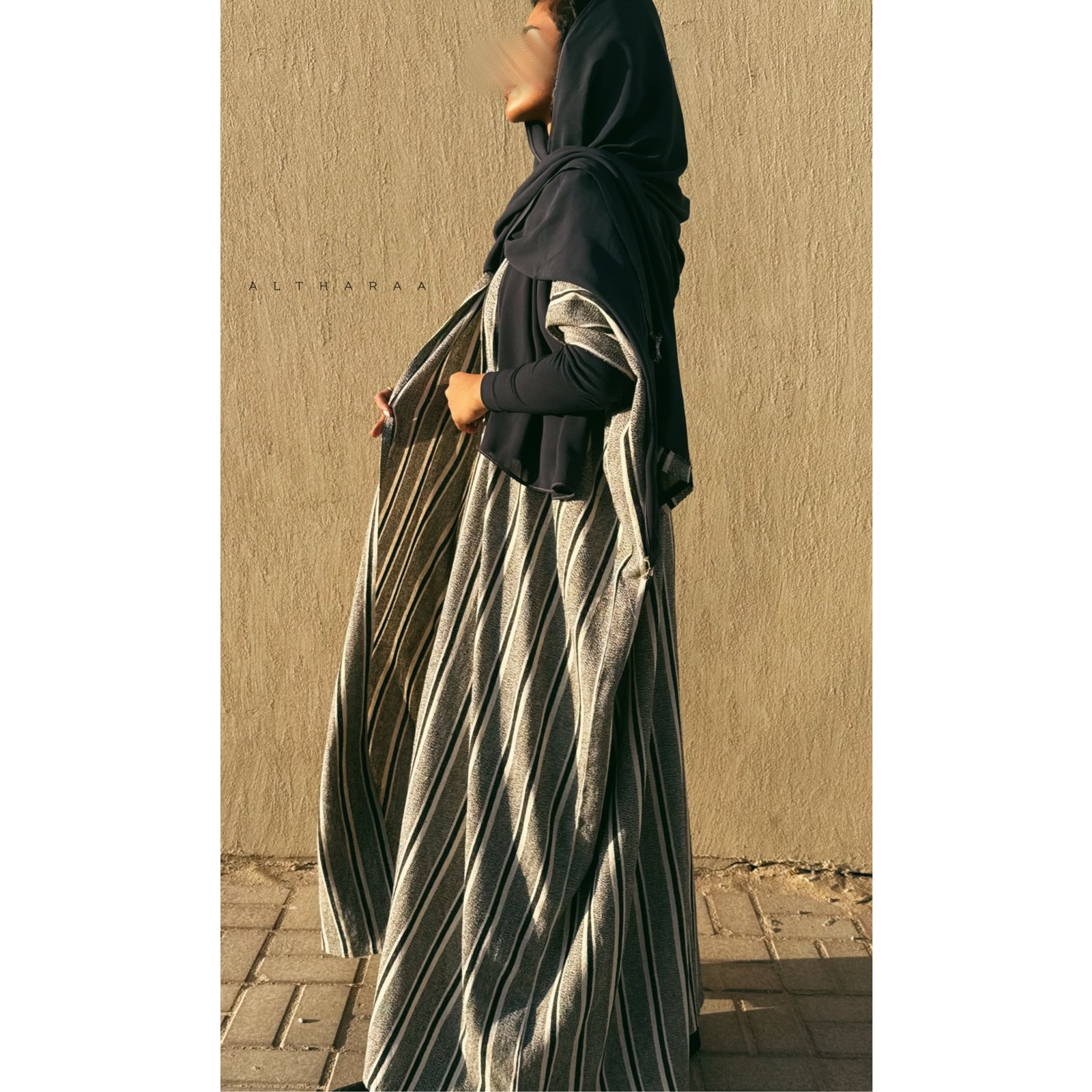 Stripped Grey Sadu Abaya - Image 1