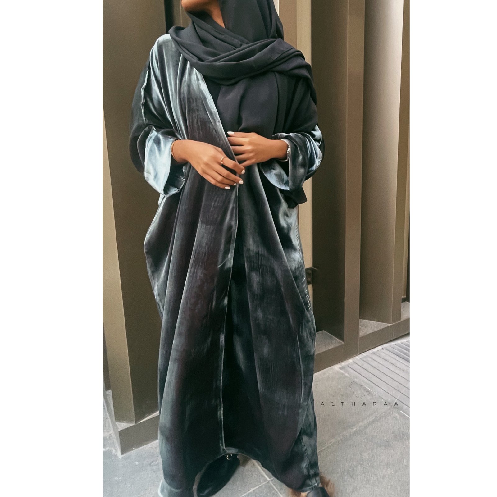 Silk Velvet abaya (Grey/Red) - Image 4