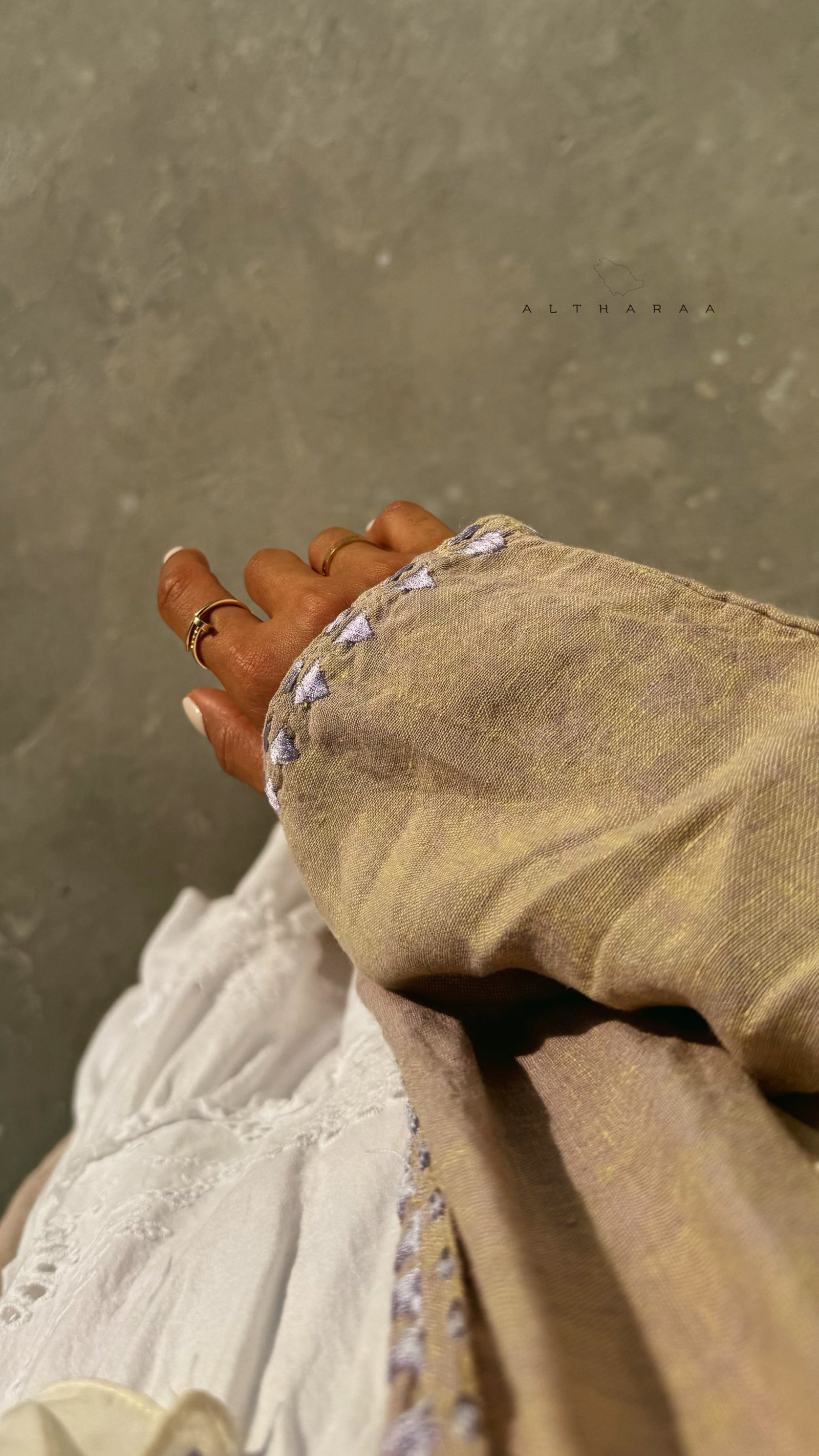 Embroidered Pure Linen Abaya (Yellow/Lilac) - Image 4