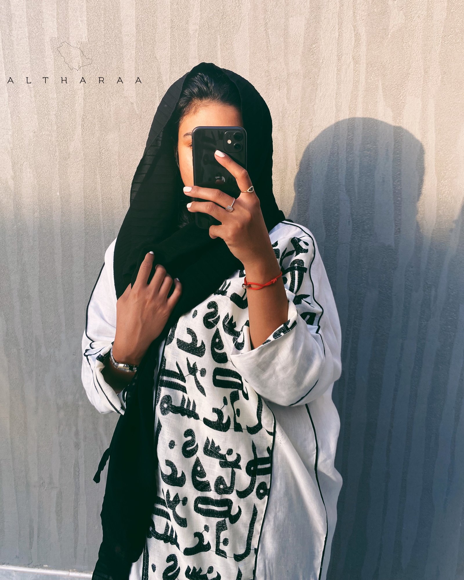 عباية لينن أبيض بالحروف العربية - صورة 2