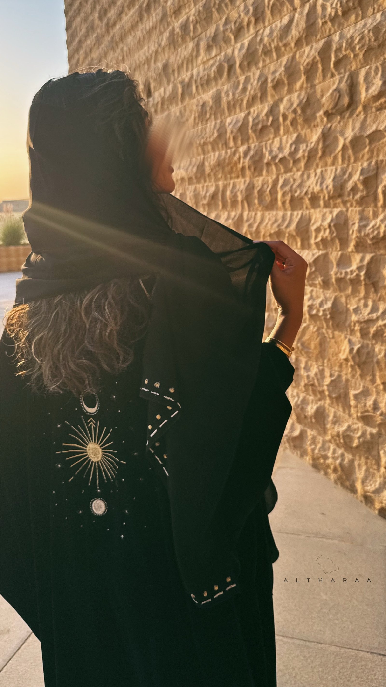 عباية مخمل أسود مطرزه (كواكب✨) - صورة 1