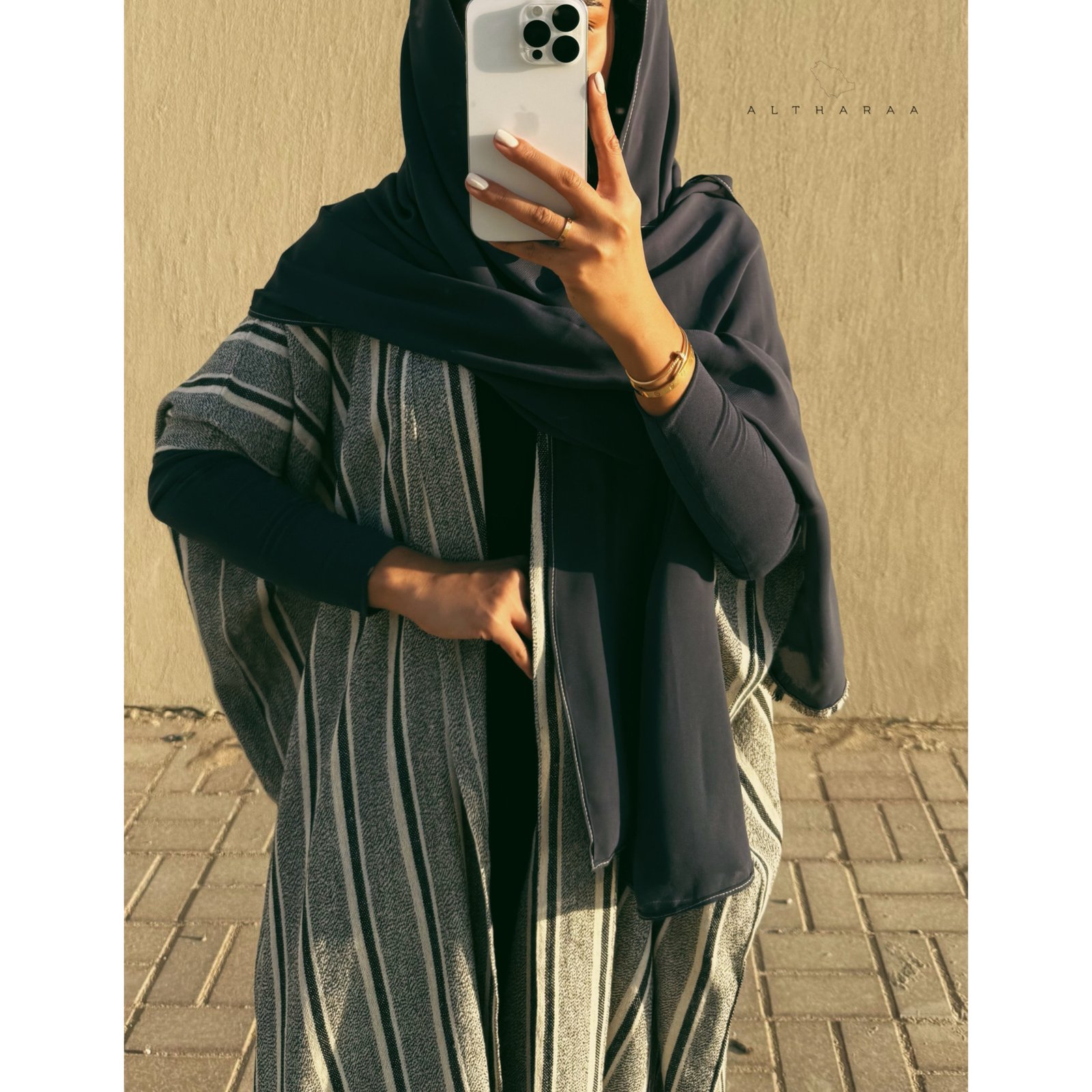 Stripped Grey Sadu Abaya - Image 4
