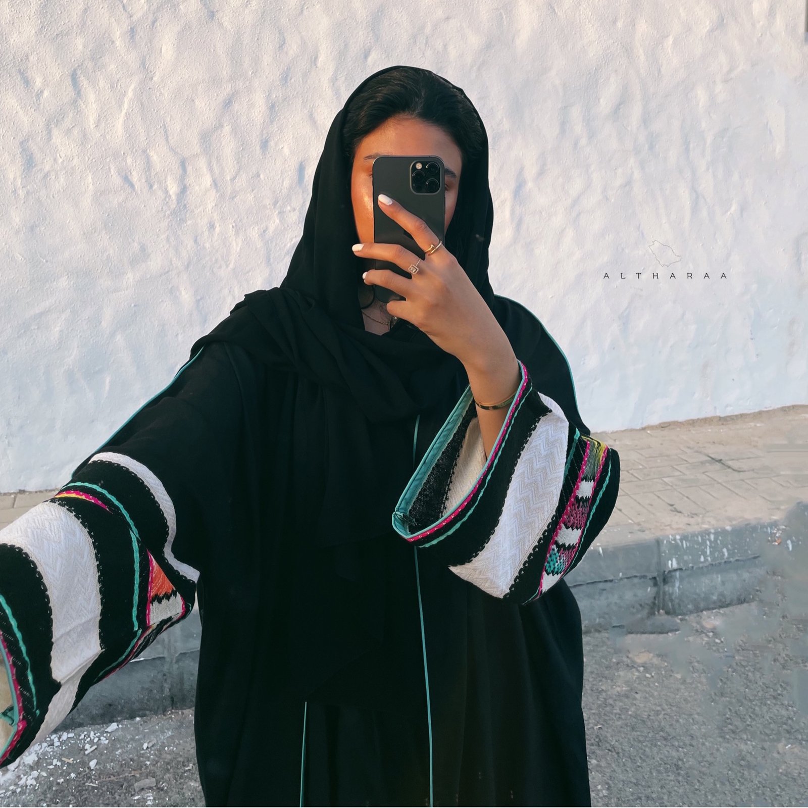 عباية لينن طبيعي مع سدو (أسود) - صورة 9
