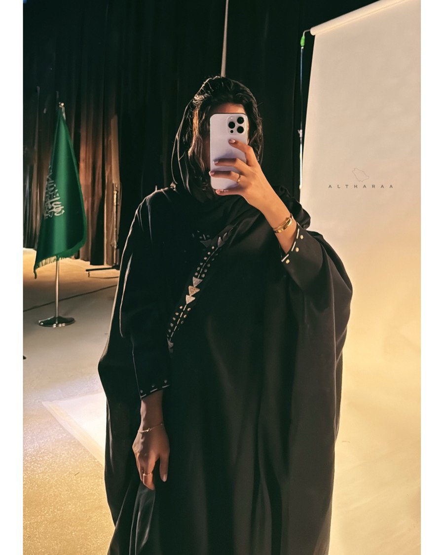 عباية لينن طبيعي أسود (كواكب 🪐) - صورة 2