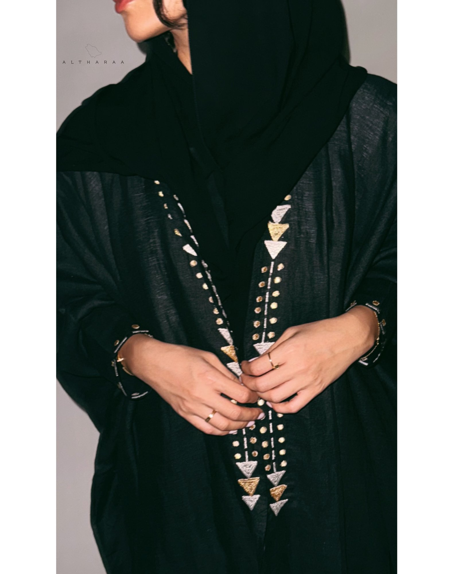 عباية لينن طبيعي أسود (كواكب 🪐) - صورة 4