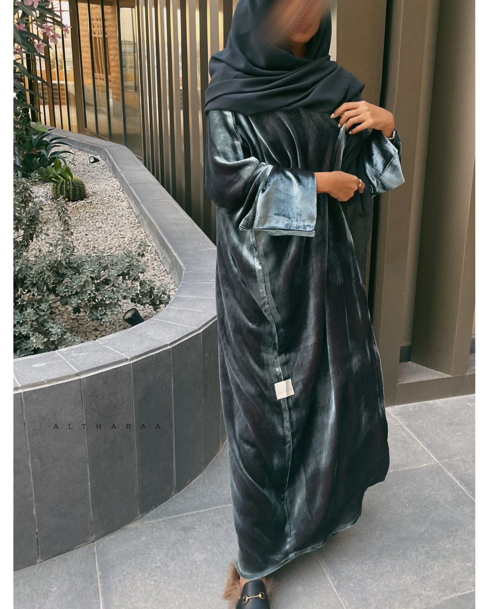  Silk Velvet abaya (Grey/Red) - Image 2