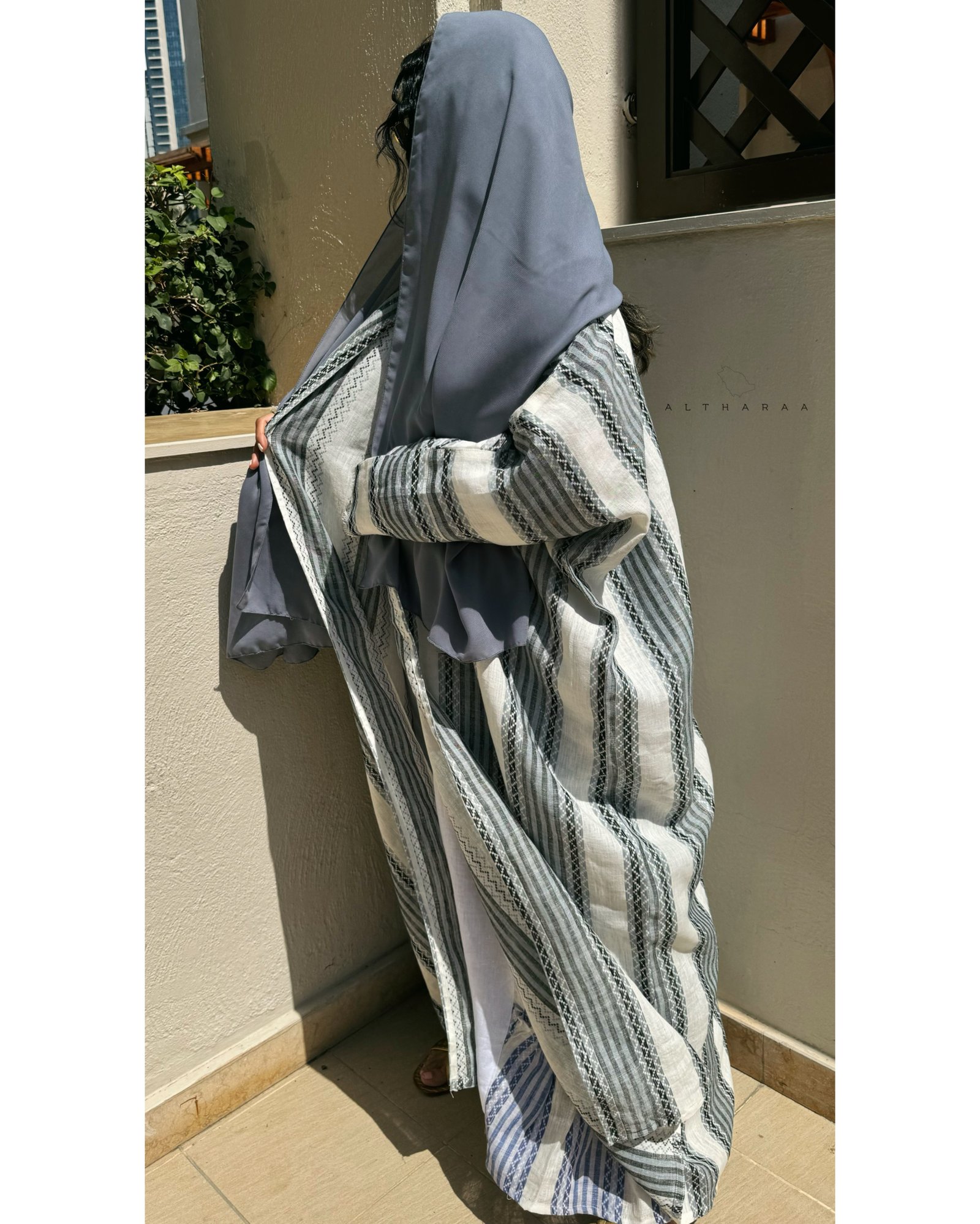 عباية لينن طبيعي مقلم - صورة 2