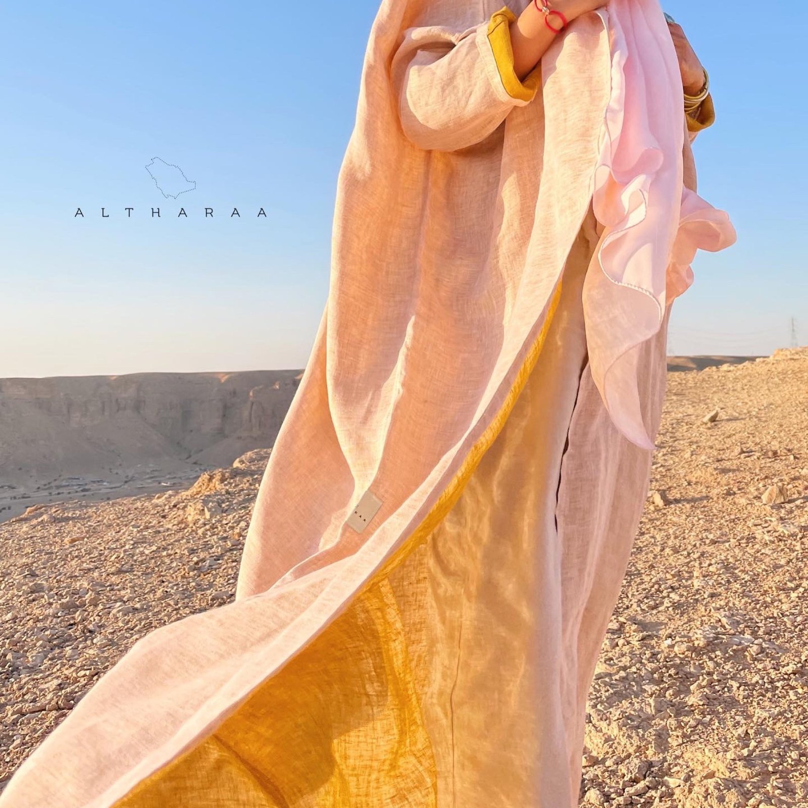 عباية لينن طبيعي وردي/أصفر - صورة 3