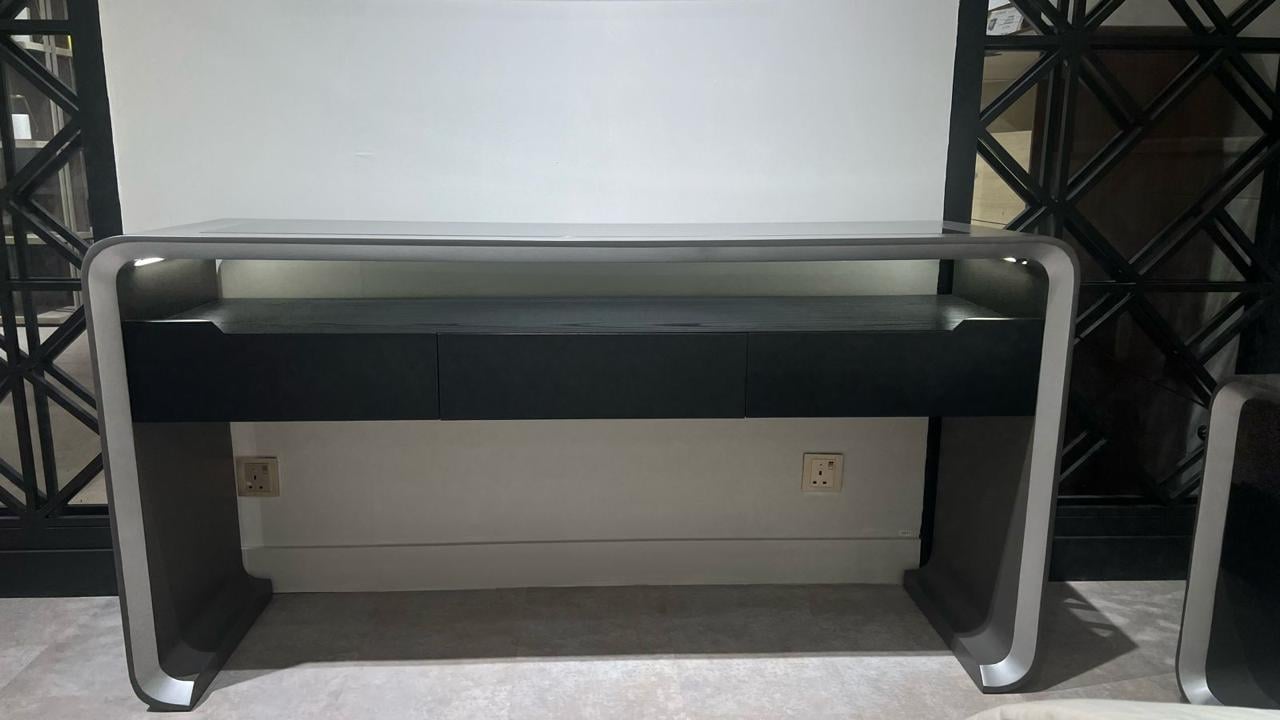 Dresser - Image 1