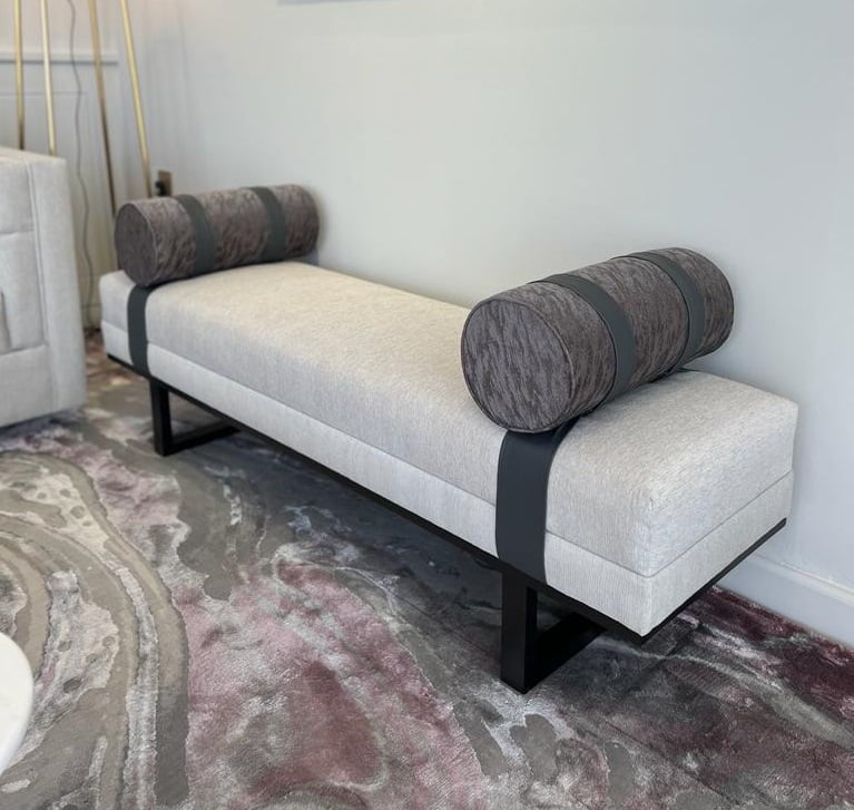 BENCH - Image 1