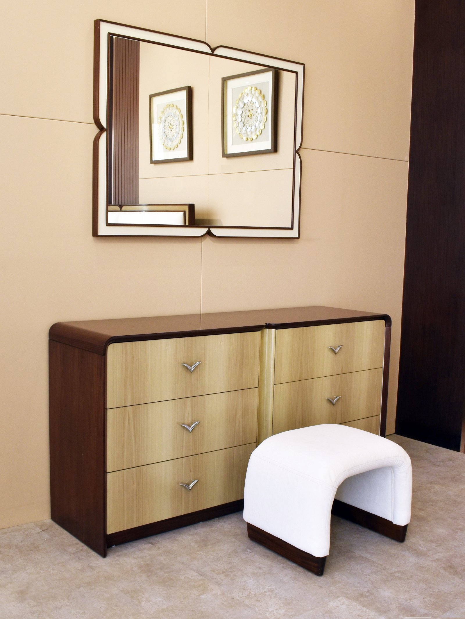DRESSER - Image 2
