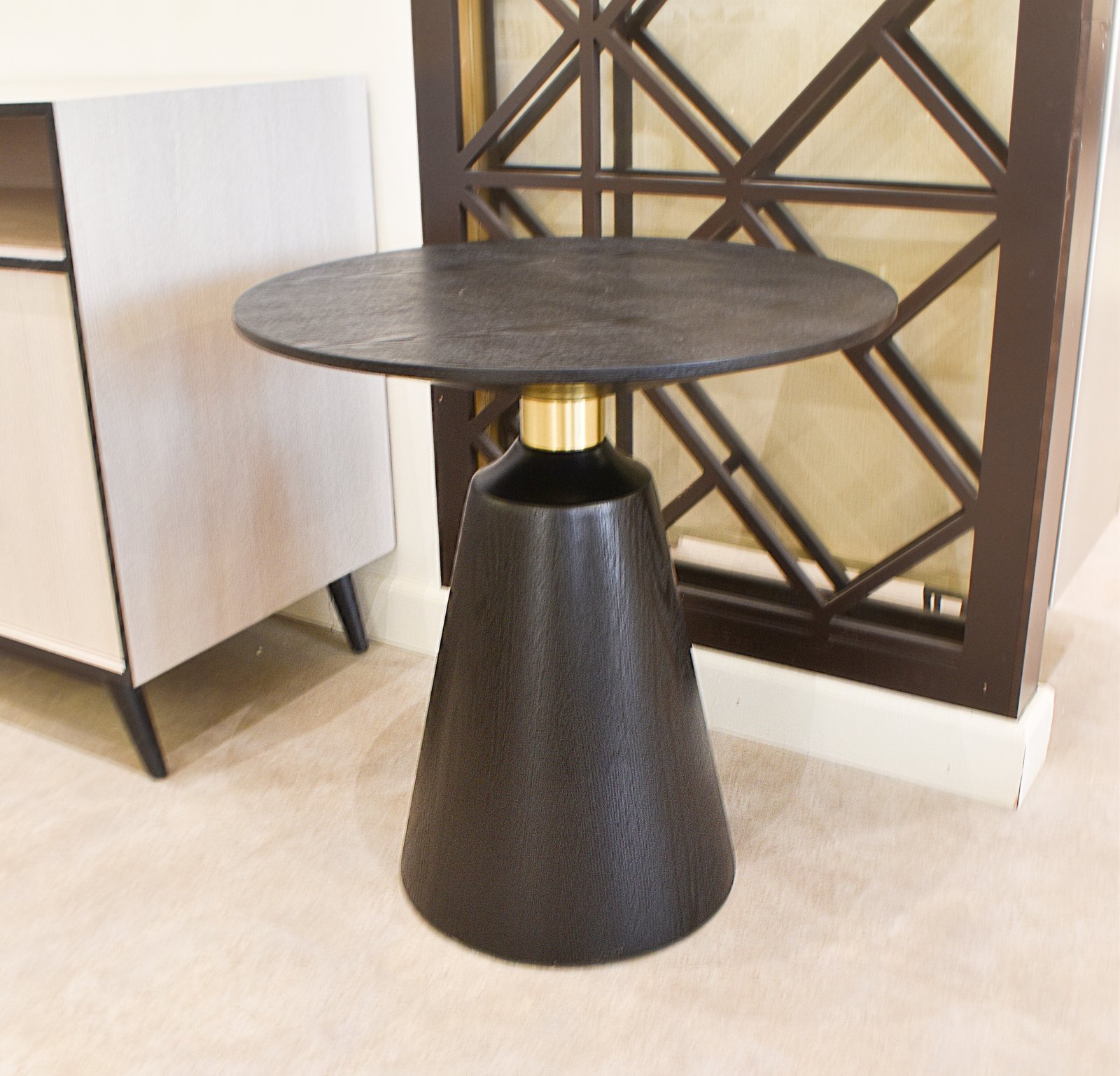 SIDE TABLE - Image 2