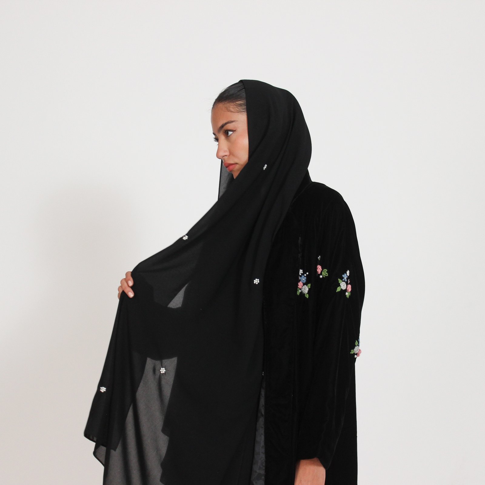 مخمل أسود مع ورد - Image 8