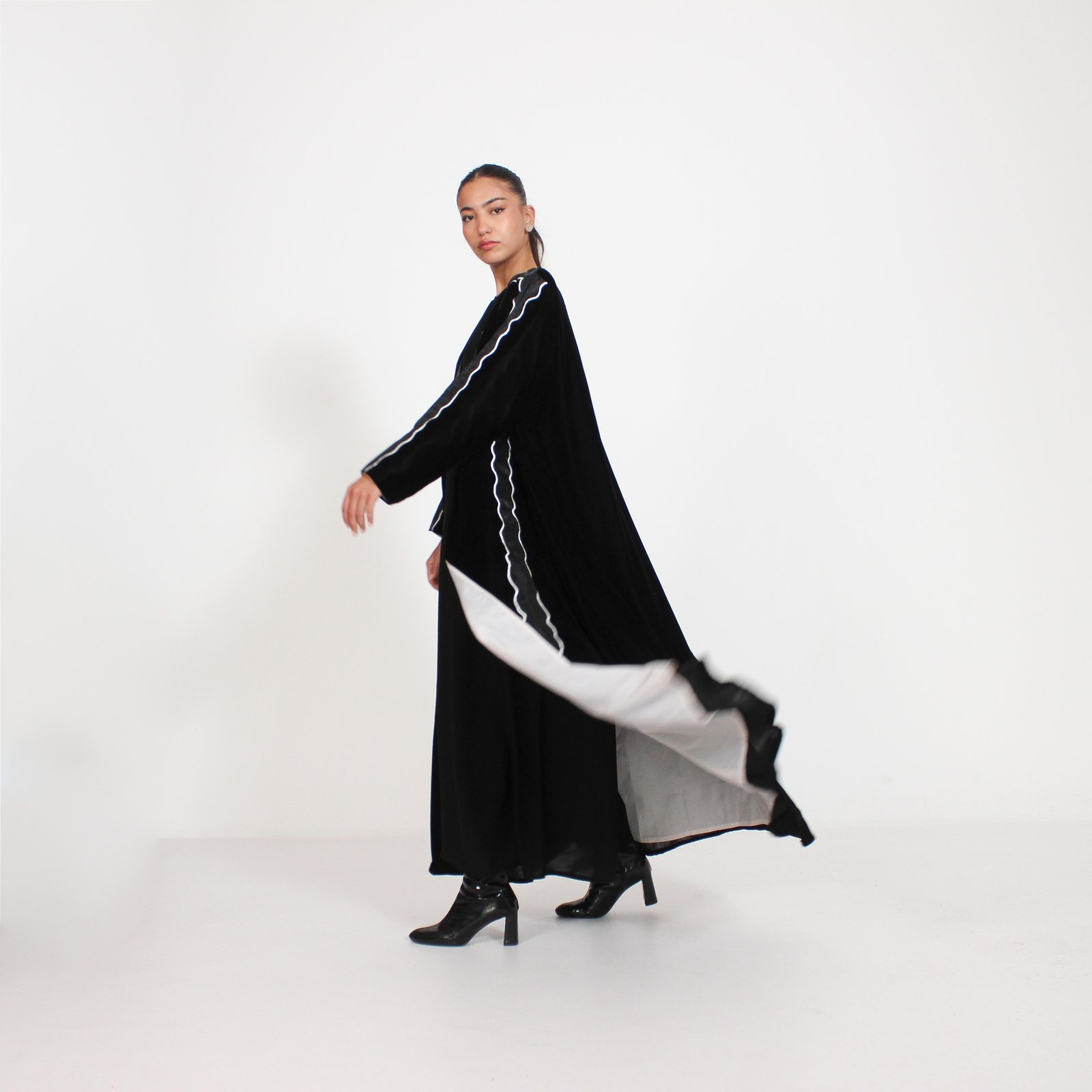 مموج اسود مع تطريز - Image 2